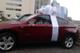 Большой подарочный бант на крышу машины в Москве. Бант с лентами для большого подарка. Оформление подарочного автомобиля.