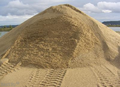Организация набирает транспорт на перевозку песка.